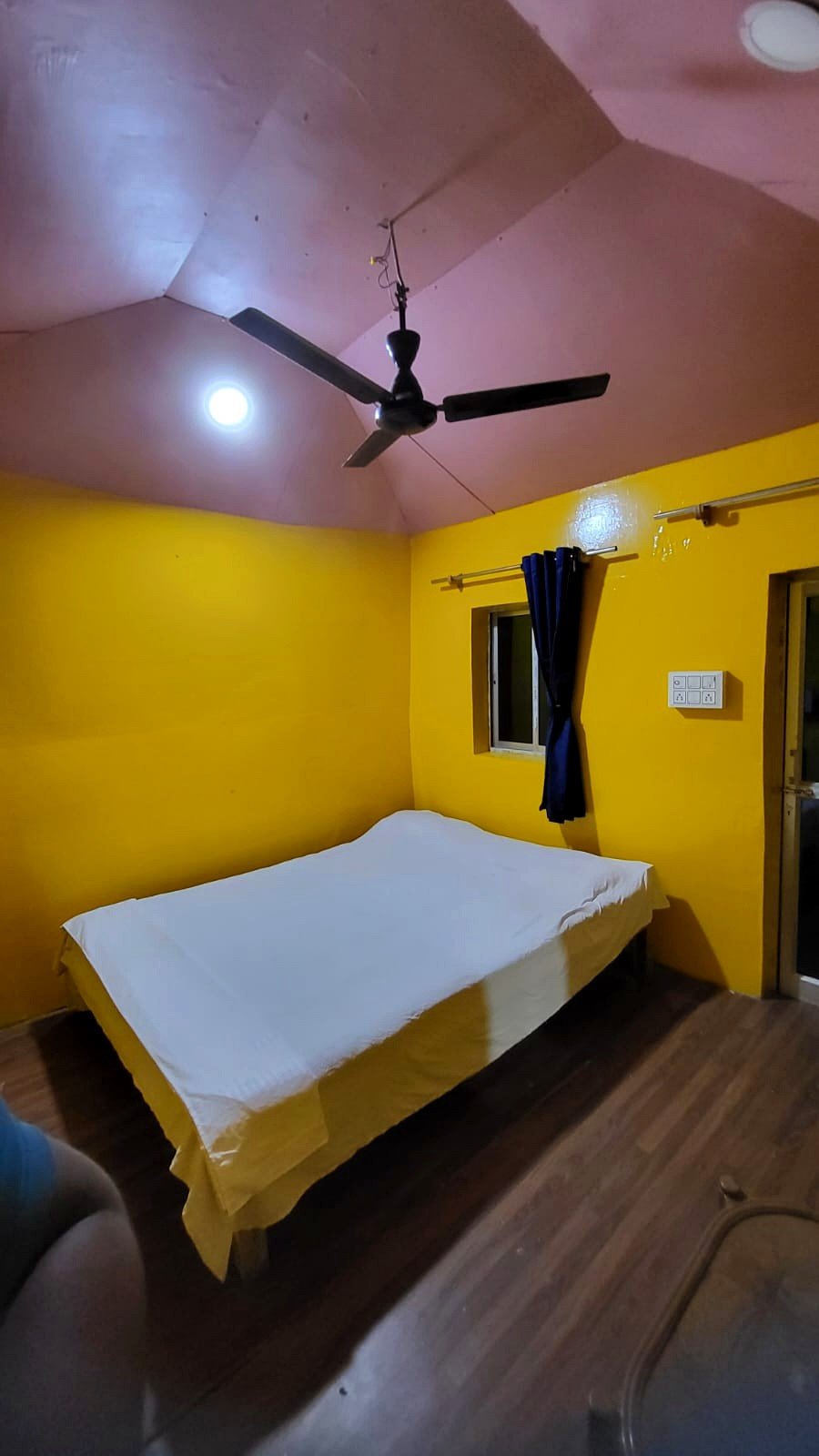Cottage bedroom with vaulted roof ceiling and fan