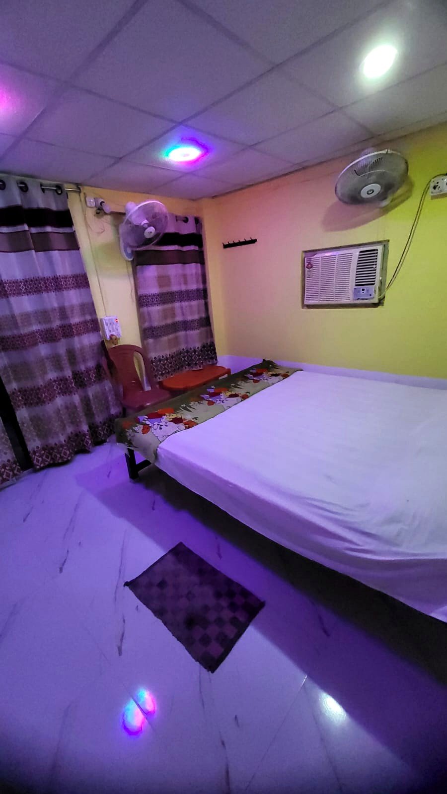 Room with ambient colored mood lighting in ceiling